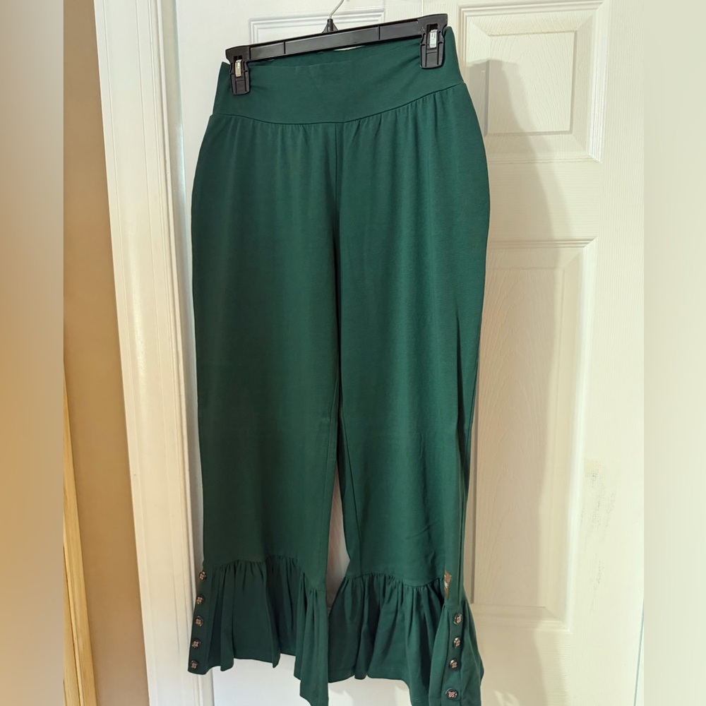 Matilda Jane Hunter Green Ruffle Hem Pants. Med. Euc.